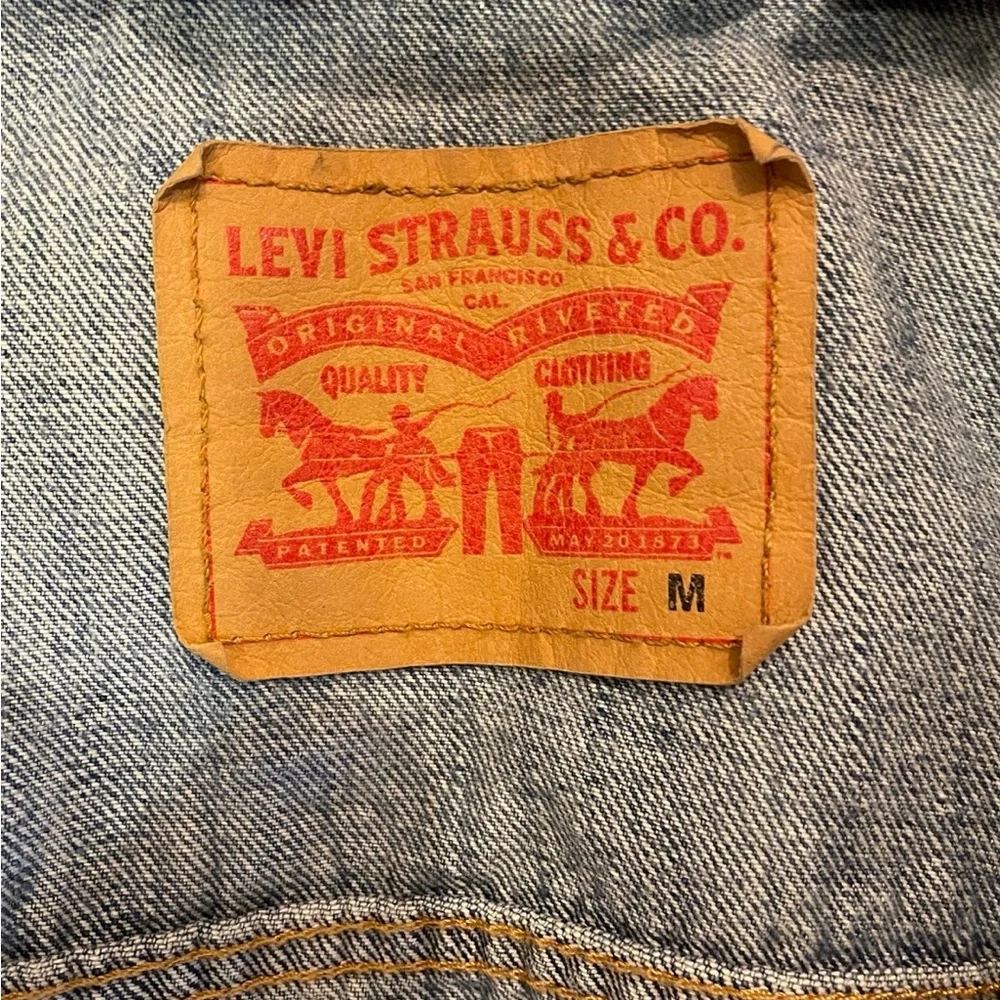 MENS Levi's Classic Blue Denim with Tan Label - Picture 3 of 3